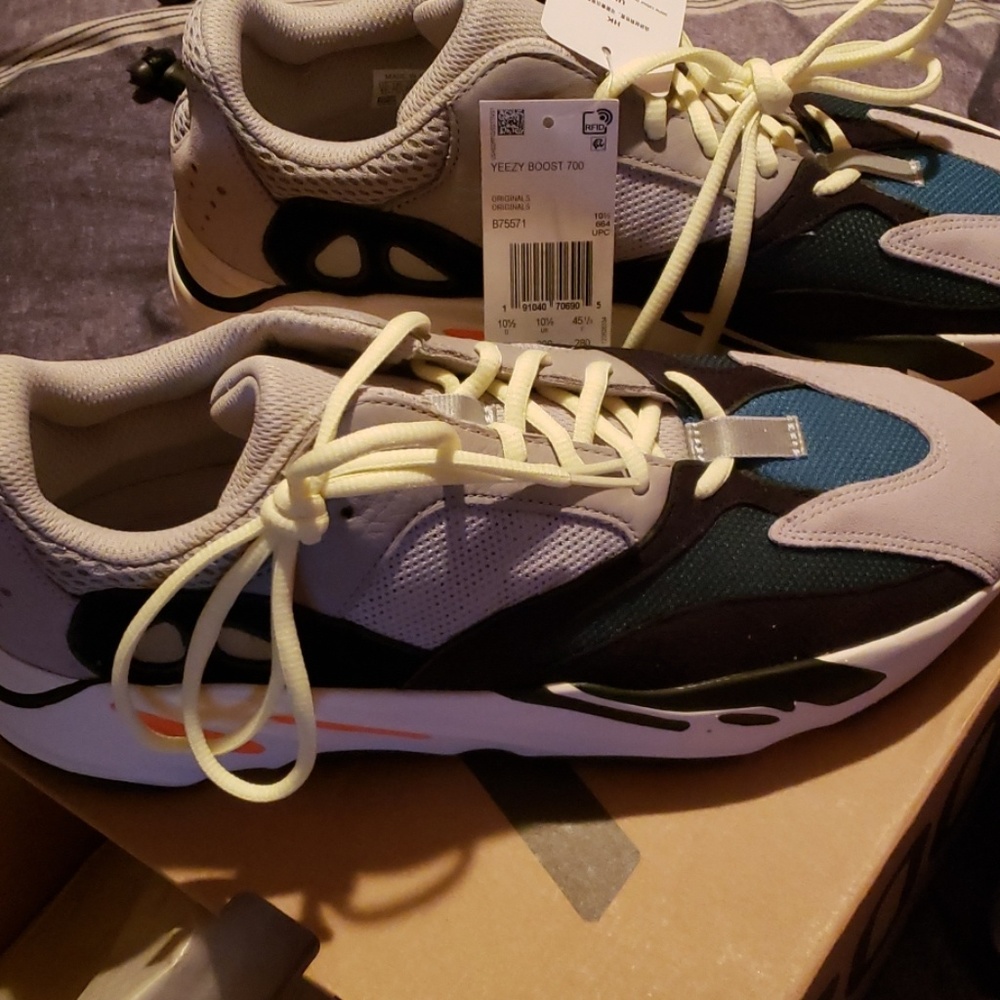 Yeezy Boost 700